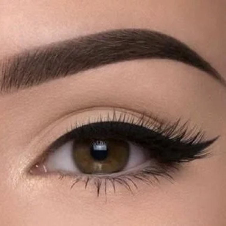Eyebrow Tinting at Roya&rsquo;s Brow Spa
